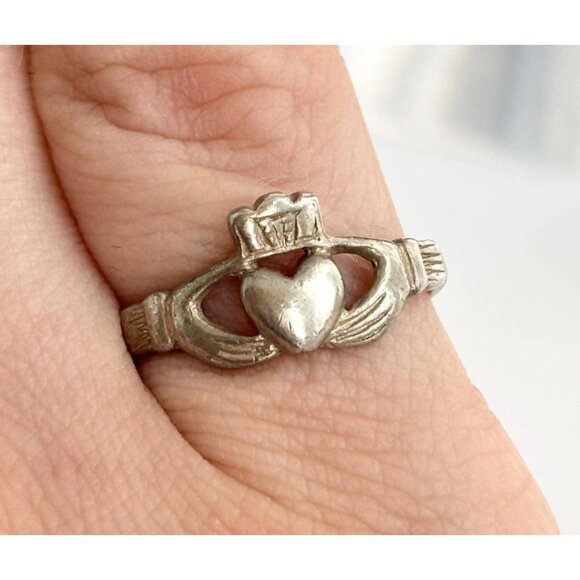 Irish Celtic Claddagh Framed Heart Sterling Silver 925 Vintage Ring - sz 5.5 - Picture 1 of 10